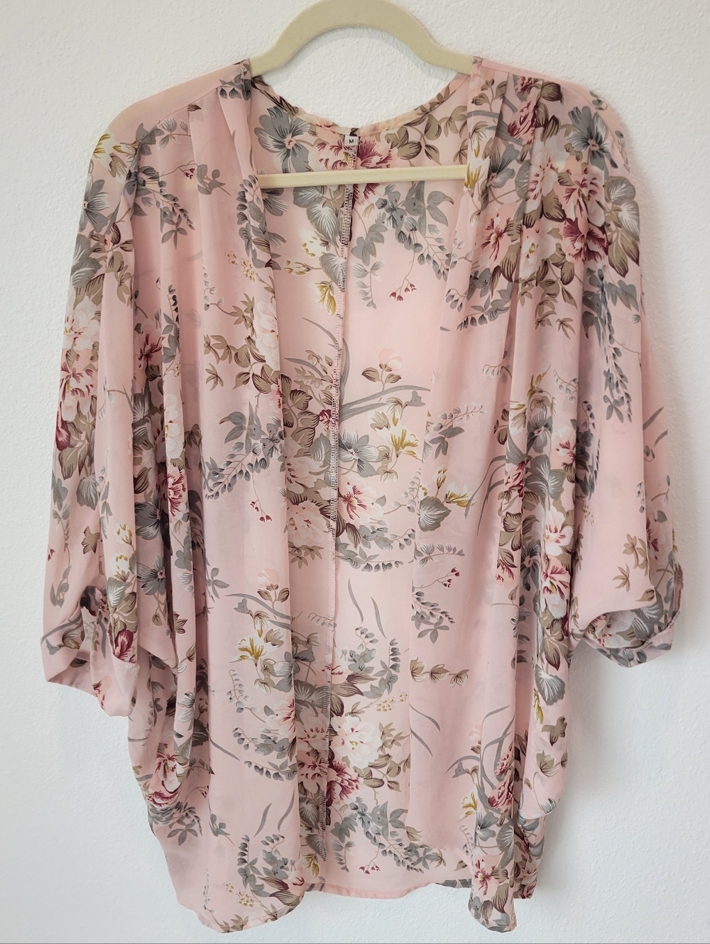 Light Pink Floral Kimono‎ Women’s M Flowy Breezy Beach Cover Up Coastal